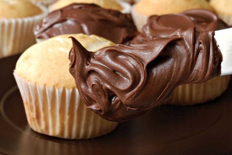 Frosting Cupcakes By Hand