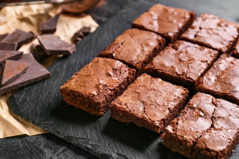 Cleanly Cut Brownies