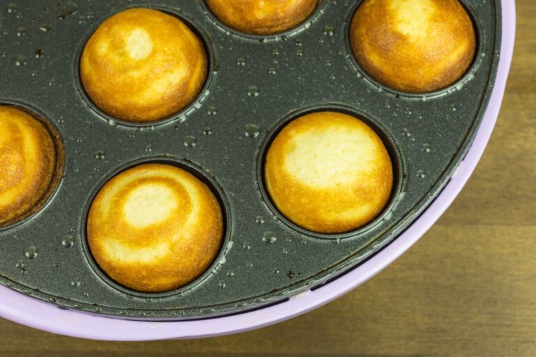 Fresh Cake Pops in a Cake Pop Machine