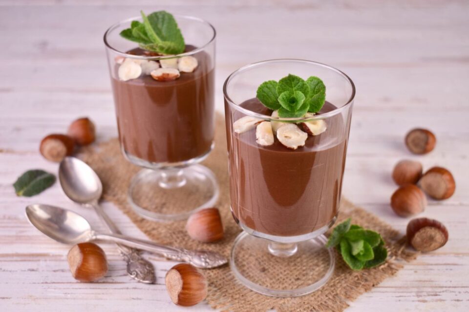 Custard vs. Pudding (The Key Differences and Similarities) - Baking ...