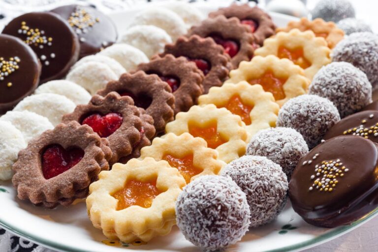Christmas Cookies with Fruit Filling